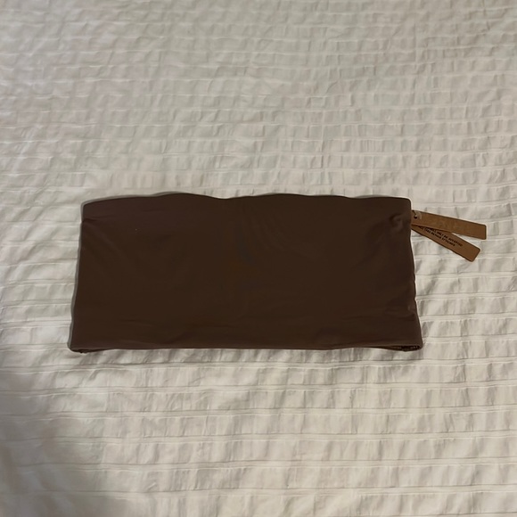 SKIMS Other - SKIMS FITS EVERYBODY BANDEAU BRA
